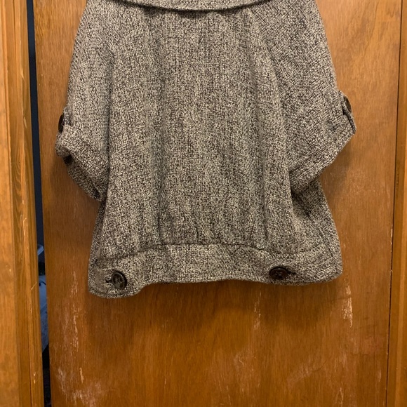 Tweed short sleeve blazer... so beautiful on! - Picture 3 of 5